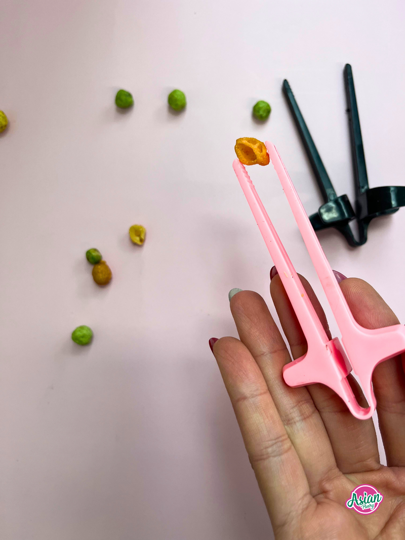 SCT Auxiliary Finger Chopsticks for Snacks (Random Colour)